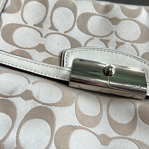 Coach Signature Shoulder Bag Taupe Cream Color leather Strap Silver Hardware - Picture 2 of 11